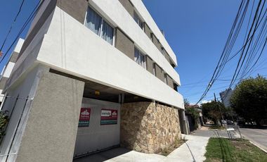 Departamento de tres ambientes con cochera a la venta en Wilde