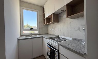 Departamento de tres ambientes con cochera a la venta en Wilde