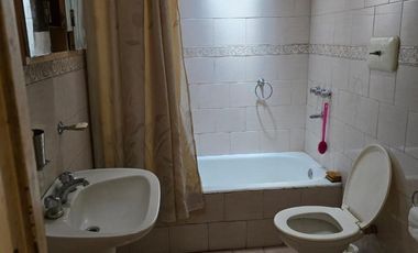 Venta de casa a refaccionar en Villa Ballester