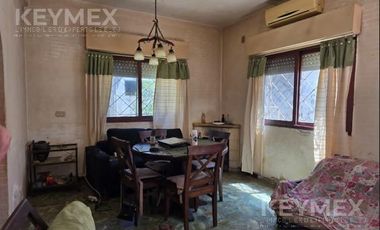 Venta de casa a refaccionar en Villa Ballester