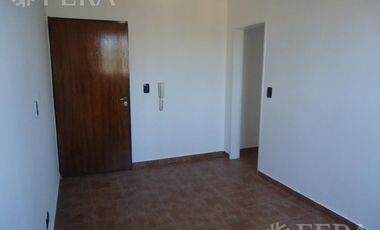 Venta edificio con unidades de 2 y 3 ambientes, local y cocheras en Florencio Varela