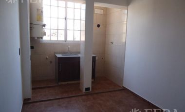 Venta edificio con unidades de 2 y 3 ambientes, local y cocheras en Florencio Varela