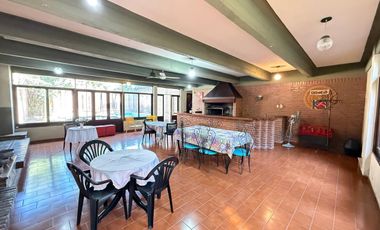 Importante casa de 4 dormitorios en VENTA sobre Av. Mate de Luna al 4400, Parque Guillermina, SMT