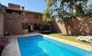 Importante casa de 4 dormitorios en VENTA sobre Av. Mate de Luna al 4400, Parque Guillermina, SMT