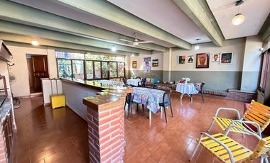 Importante casa de 4 dormitorios en VENTA sobre Av. Mate de Luna al 4400, Parque Guillermina, SMT