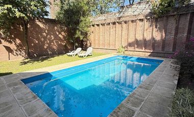 Importante casa de 4 dormitorios en VENTA sobre Av. Mate de Luna al 4400, Parque Guillermina, SMT