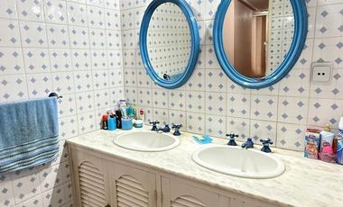 Importante casa de 4 dormitorios en VENTA sobre Av. Mate de Luna al 4400, Parque Guillermina, SMT