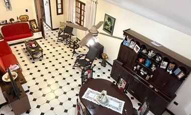 Importante casa de 4 dormitorios en VENTA sobre Av. Mate de Luna al 4400, Parque Guillermina, SMT