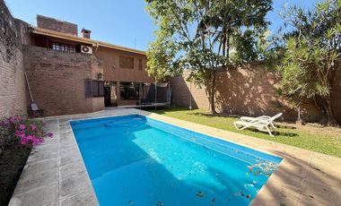Importante casa de 4 dormitorios en VENTA sobre Av. Mate de Luna al 4400, Parque Guillermina, SMT