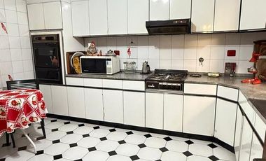 Importante casa de 4 dormitorios en VENTA sobre Av. Mate de Luna al 4400, Parque Guillermina, SMT