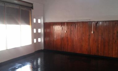 vendo o permuto Locales y vivienda  calle Belgrano Apostoles