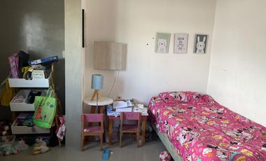 Amplio Departamento media cuadra de la Estacion