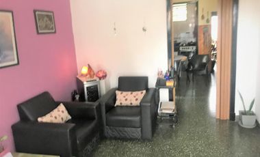 Casa. 3 dormitorios.2 baños.Fondo.Quincho.Parrilla.Cochera.Bernal Este