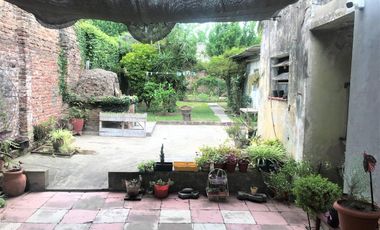 Casa. 3 dormitorios.2 baños.Fondo.Quincho.Parrilla.Cochera.Bernal Este