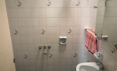 Casa. 3 dormitorios.2 baños.Fondo.Quincho.Parrilla.Cochera.Bernal Este