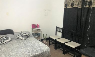 Casa. 3 dormitorios.2 baños.Fondo.Quincho.Parrilla.Cochera.Bernal Este