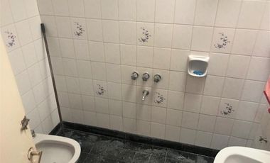 Casa. 3 dormitorios.2 baños.Fondo.Quincho.Parrilla.Cochera.Bernal Este