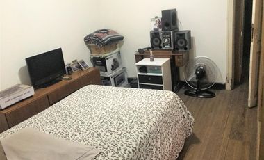 Casa. 3 dormitorios.2 baños.Fondo.Quincho.Parrilla.Cochera.Bernal Este