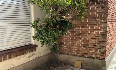 Casa ideal locales en inmejorable zona de Lomas