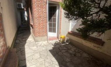 Casa ideal locales en inmejorable zona de Lomas