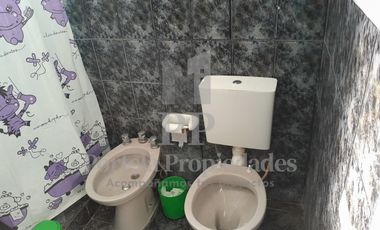 CASA DE 3 AMBIENTES EN ALQUILER CASTELAR