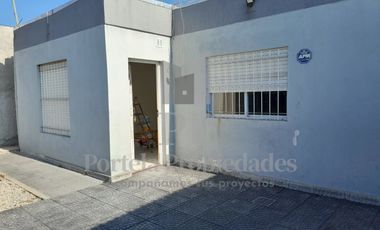 CASA DE 3 AMBIENTES EN ALQUILER CASTELAR