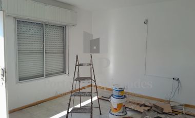 CASA DE 3 AMBIENTES EN ALQUILER CASTELAR