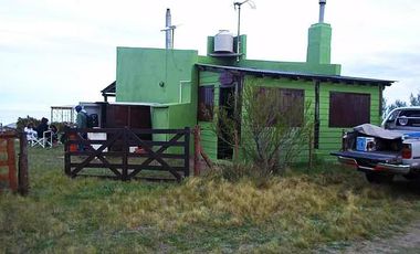 Casa en venta - 2 Dormitorios 1 Baño - Cochera - 637Mts2 - Necochea