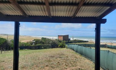 Casa en venta - 2 Dormitorios 1 Baño - Cochera - 637Mts2 - Necochea