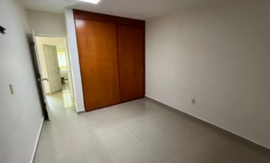 CASA EN RENTA, VALLE DORADO, REMODELADA DE UN NIVEL.