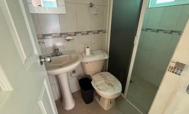 CASA EN RENTA, VALLE DORADO, REMODELADA DE UN NIVEL.