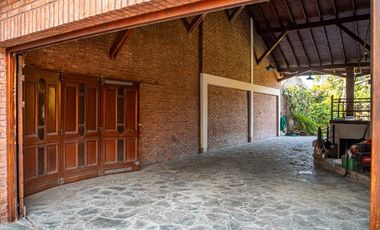 Imponente Casa con gran parque en Banfield Este