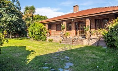 Imponente Casa con gran parque en Banfield Este