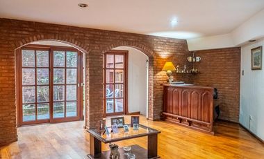 Imponente Casa con gran parque en Banfield Este