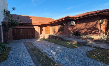 Imponente Casa con gran parque en Banfield Este