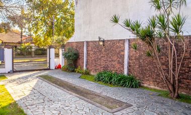 Imponente Casa con gran parque en Banfield Este