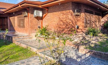 Imponente Casa con gran parque en Banfield Este
