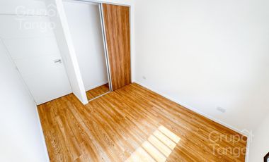 Venta Departamento tres Ambientes Mataderos Balcón frente toilette Cochera