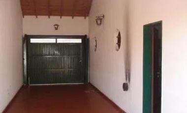 Casa en venta - 3 Dormitorios 2 Baños - Cochera -380Mts2 - Santa Clara del Mar