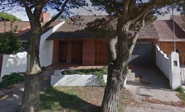 Casa en venta - 3 Dormitorios 2 Baños - Cochera -380Mts2 - Santa Clara del Mar