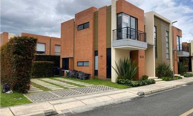 Casa en venta en conjunto Oikos Savanna, cajica