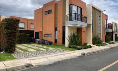 Casa en venta en conjunto Oikos Savanna, cajica