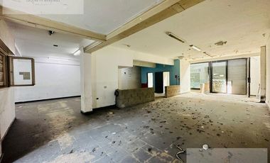 Local comercial en  Alquiler a metros estacion Lomas de Zamora