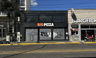 Local comercial en  Alquiler a metros estacion Lomas de Zamora