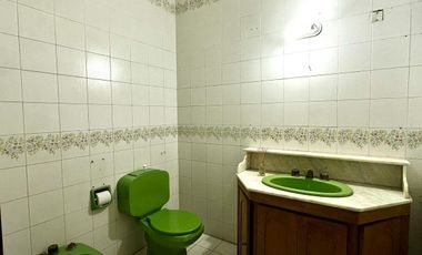 Local comercial en  Alquiler a metros estacion Lomas de Zamora