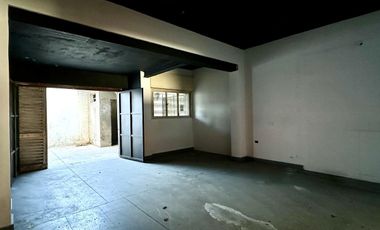 Local comercial en  Alquiler a metros estacion Lomas de Zamora