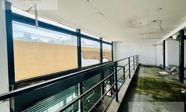 Local comercial en  Alquiler a metros estacion Lomas de Zamora