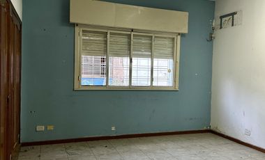 Local comercial en  Alquiler a metros estacion Lomas de Zamora