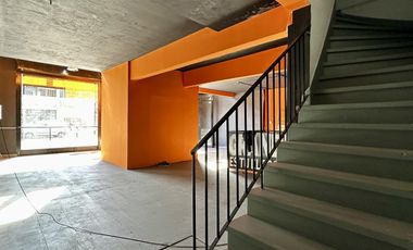 Local comercial en  Alquiler a metros estacion Lomas de Zamora