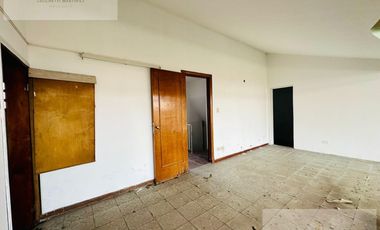 Local comercial en  Alquiler a metros estacion Lomas de Zamora